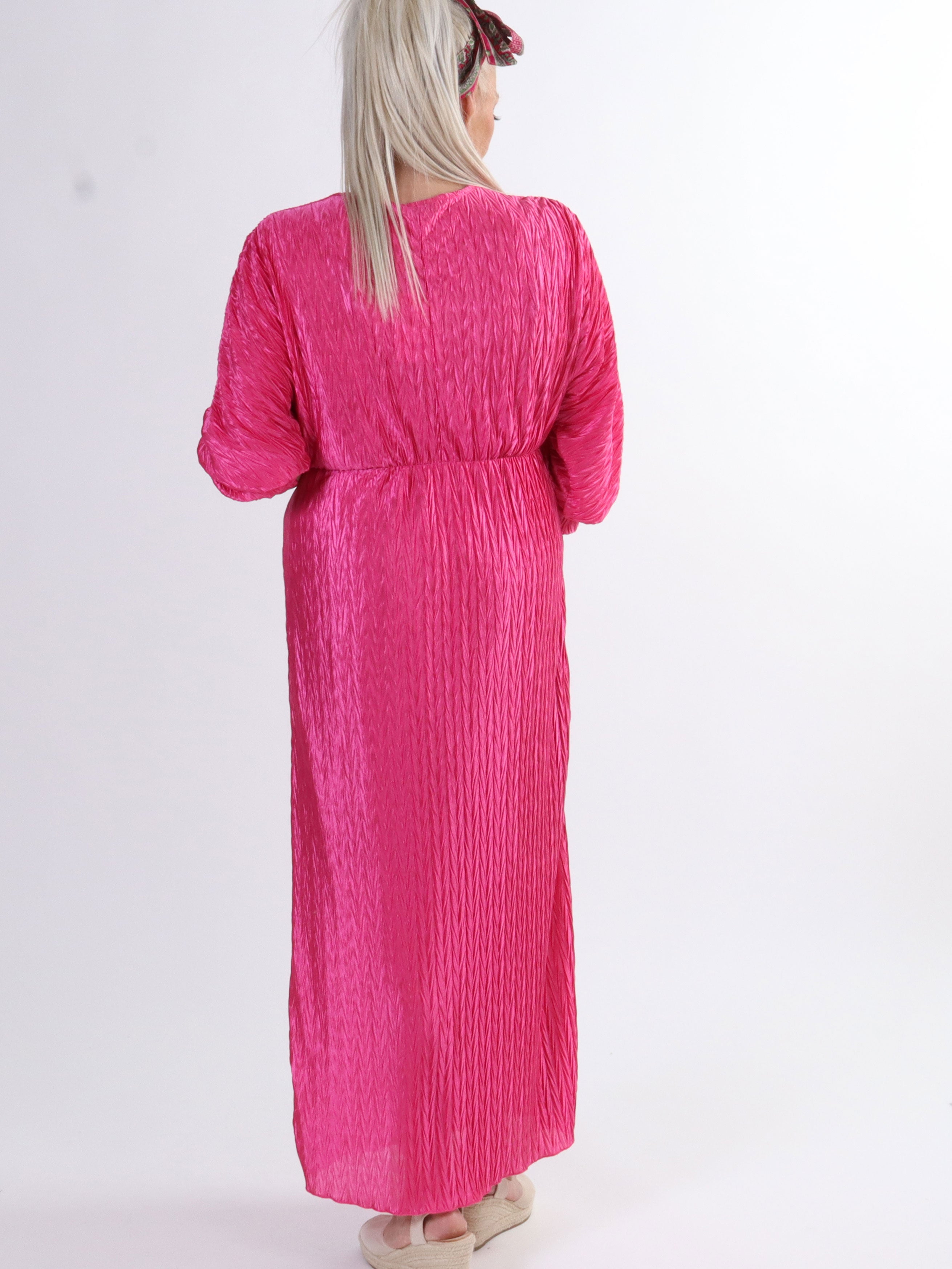 Love - Lang plus size plisseret kjole i shiny stof